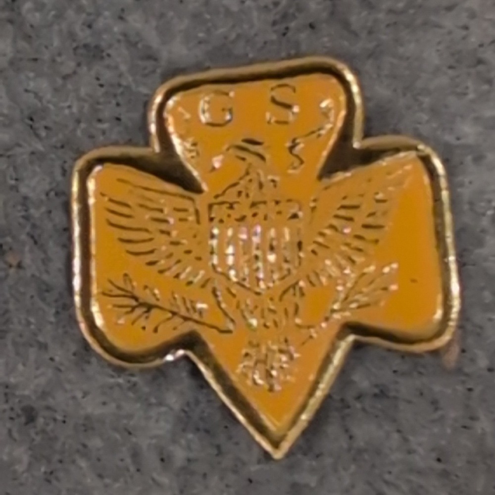 Vintage Girl Scout 11-901 Gold Trefoil Gummed Stickers 50+ Pieces Eagle Design - Picture 2 of 3